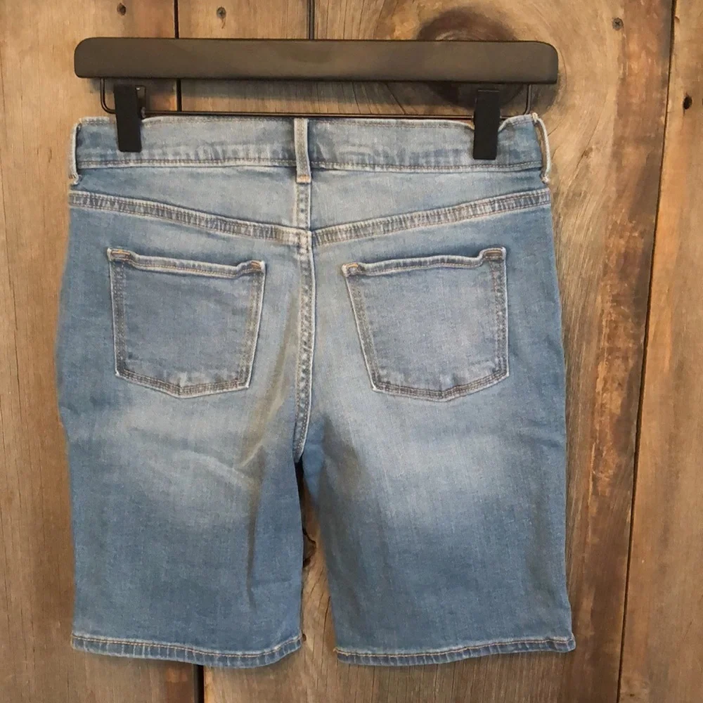 NWOT Old Navy Light Blue Wash Jean Shorts Size 14